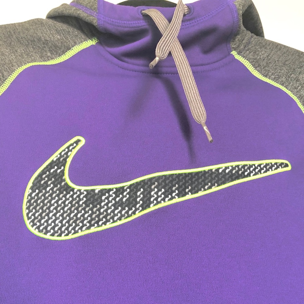 Women’s Nike Therma-fit sweatshirt